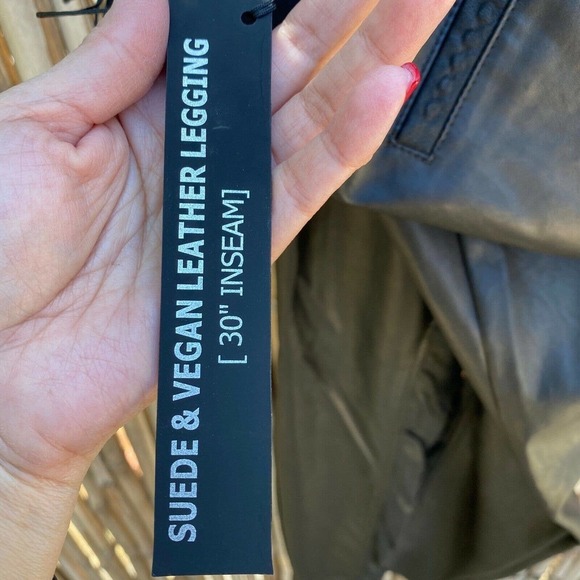 Blank NYC Women's Vegan Leather Black Leggings Size 26 - Picture 7 of 7